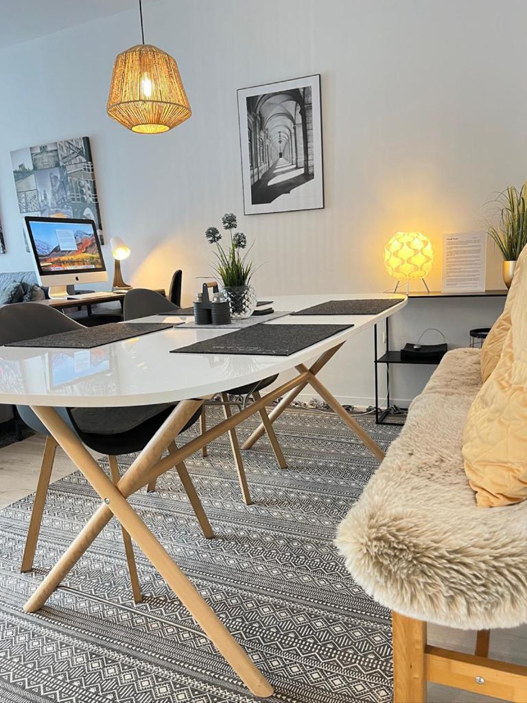 Living At Saarpartments -Adultsonly- 2 Bedrooms, Kitchen- Business & Holiday Apartments For Long- And Short Term Stay, 3 Min To Train-Station, Secure E-Bike Parking! Saarbrücken Eksteriør billede