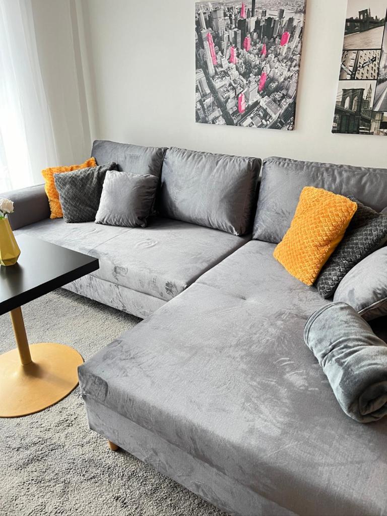 Living At Saarpartments -Adultsonly- 2 Bedrooms, Kitchen- Business & Holiday Apartments For Long- And Short Term Stay, 3 Min To Train-Station, Secure E-Bike Parking! Saarbrücken Eksteriør billede
