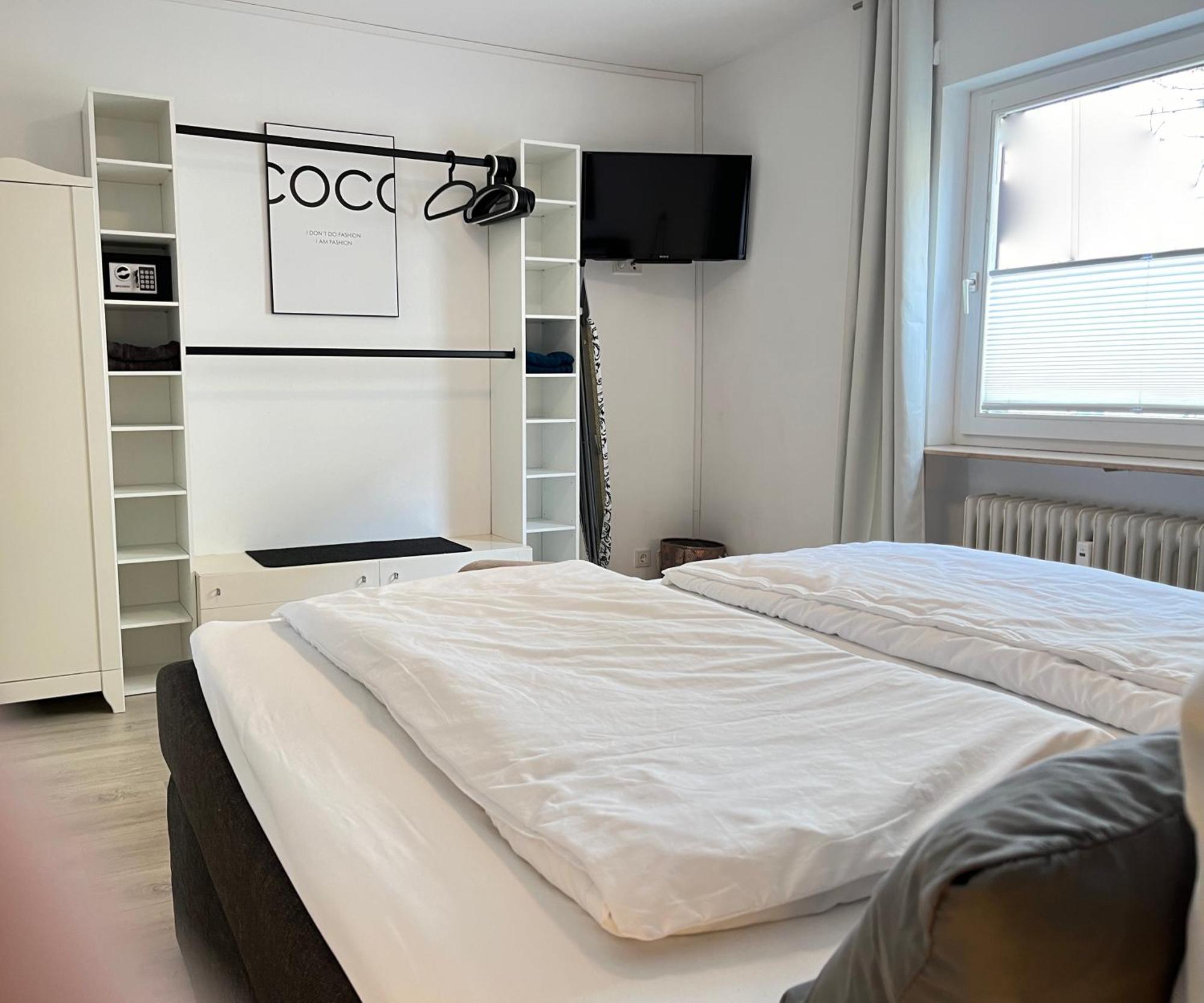 Living At Saarpartments -Adultsonly- 2 Bedrooms, Kitchen- Business & Holiday Apartments For Long- And Short Term Stay, 3 Min To Train-Station, Secure E-Bike Parking! Saarbrücken Eksteriør billede